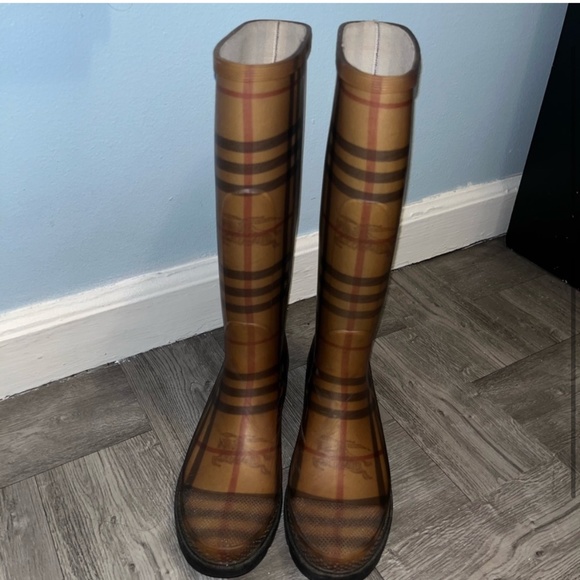 Burberry Rain Boots Size 35 - Picture 1 of 3